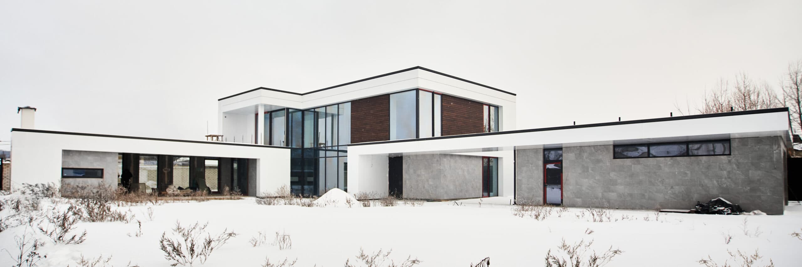 Сучасний двоповерховий будинок IVR HOUSE