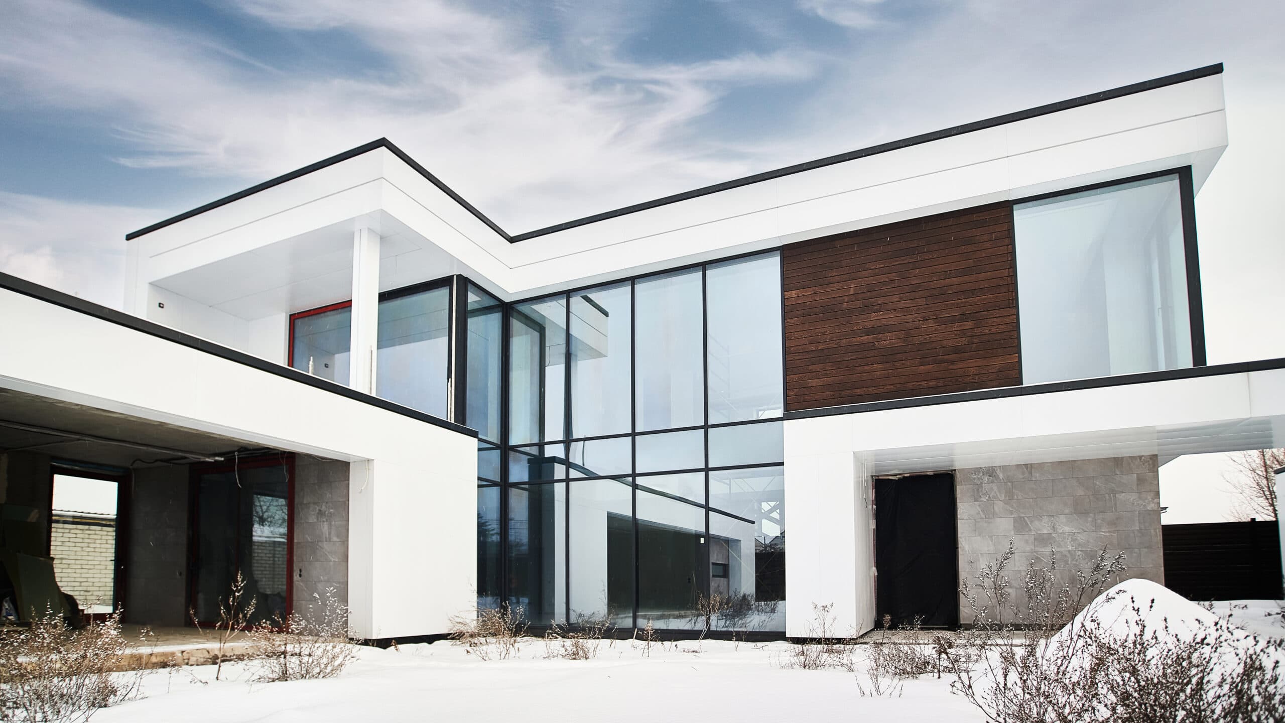 Сучасний двоповерховий будинок IVR HOUSE